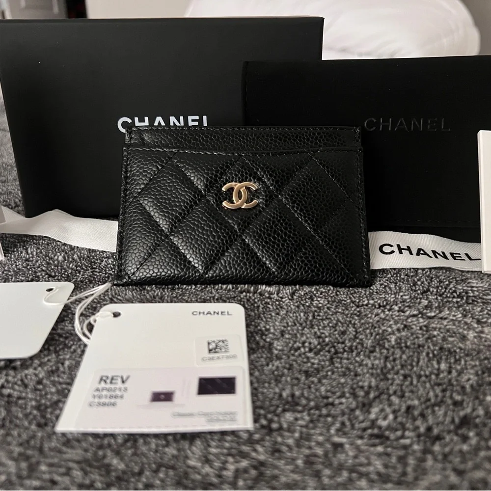 CHANEL•BNIB CAVIAR CARD HOLDER